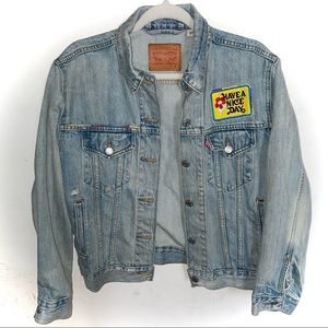 CLASSIC LEVI’S DENIM JACKET
